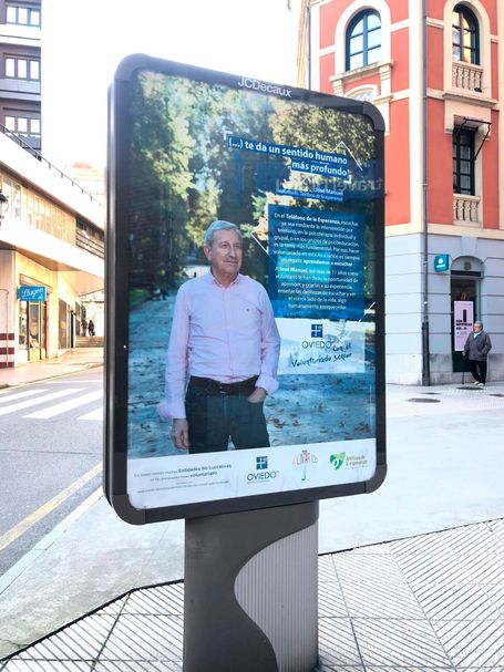 Mupi campaña voluntariado ayuntamiento de Oviedo